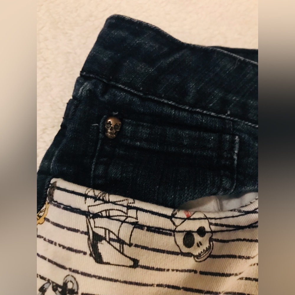 Shorts - Picture 5 of 6